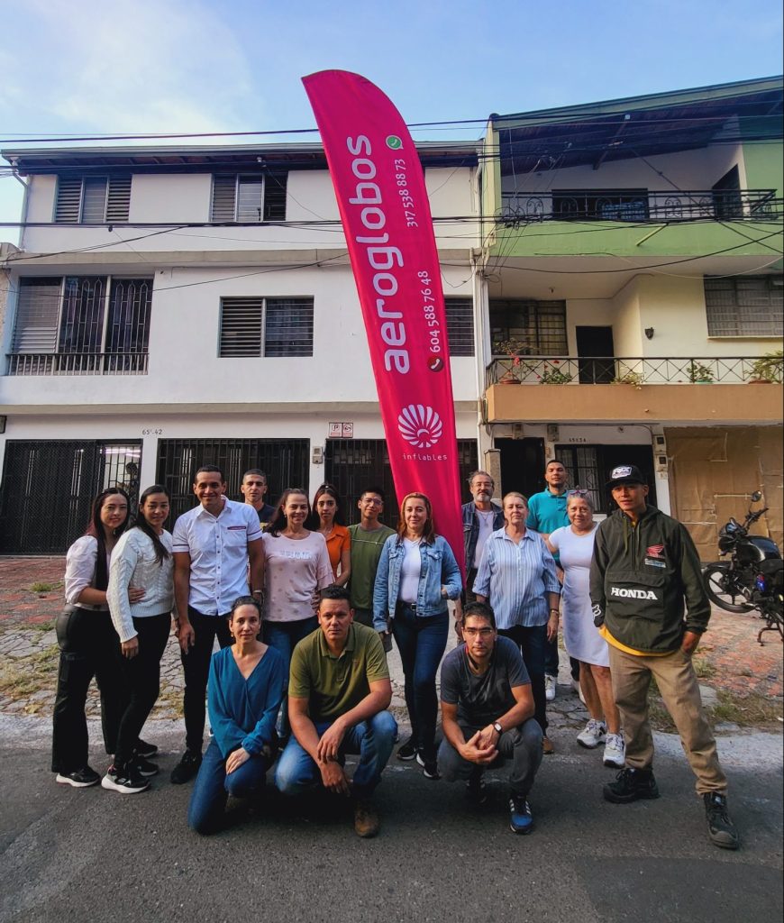 Equipo de Aeroglobos Inflables conformado por 16 personas