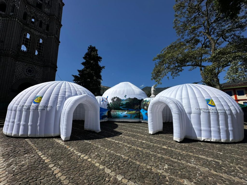Domos inflables para proyeccion