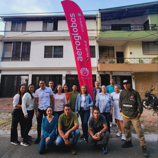 Equipo de Aeroglobos Inflables conformado por 16 personas