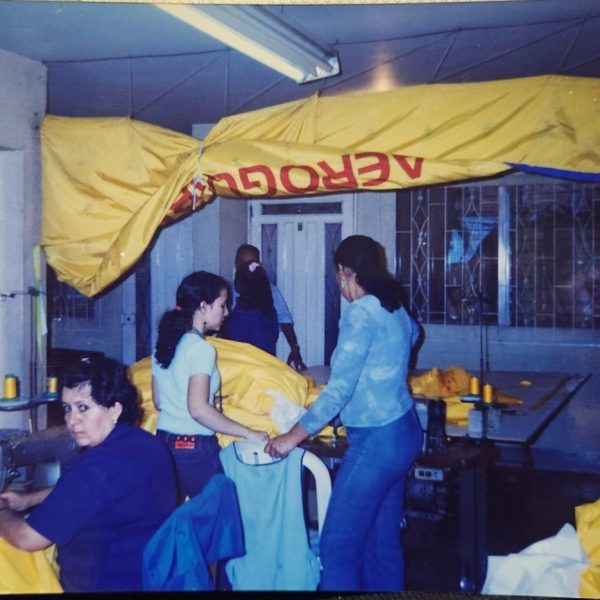 Equipo de Aeroglobos Inflables conformado por 16 personas